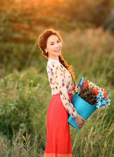 Quỳnh Thư dịu dàng và bay bổng với tóc tết đuôi cá mix cùng áo voan và chân váy nữ tính. Quỳnh Thư dịu dàng và bay bổng với tóc tết đuôi cá mix cùng áo voan và chân váy nữ tính.