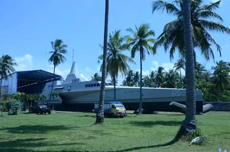 KRI Klewang sẽ được trang bị 4 tên lửa chống hạm C-705 tầm bắn 120km, ụ pháo điều khiển từ xa cỡ nòng từ 40-57mm, 1 hệ thống phòng thủ tầm cực gần CIWS.