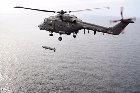 Trực thăng Sea Lynx Mk300 phóng tên lửa không đối hạm tầm ngắn MBDA Sea Skua.