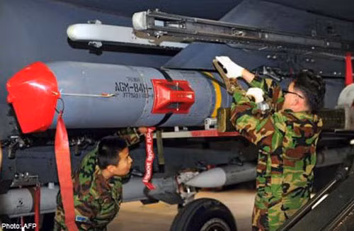 Tên lửa JASSM của Mỹ mà Hàn Quốc muốn đặt mua - Ảnh: AFP