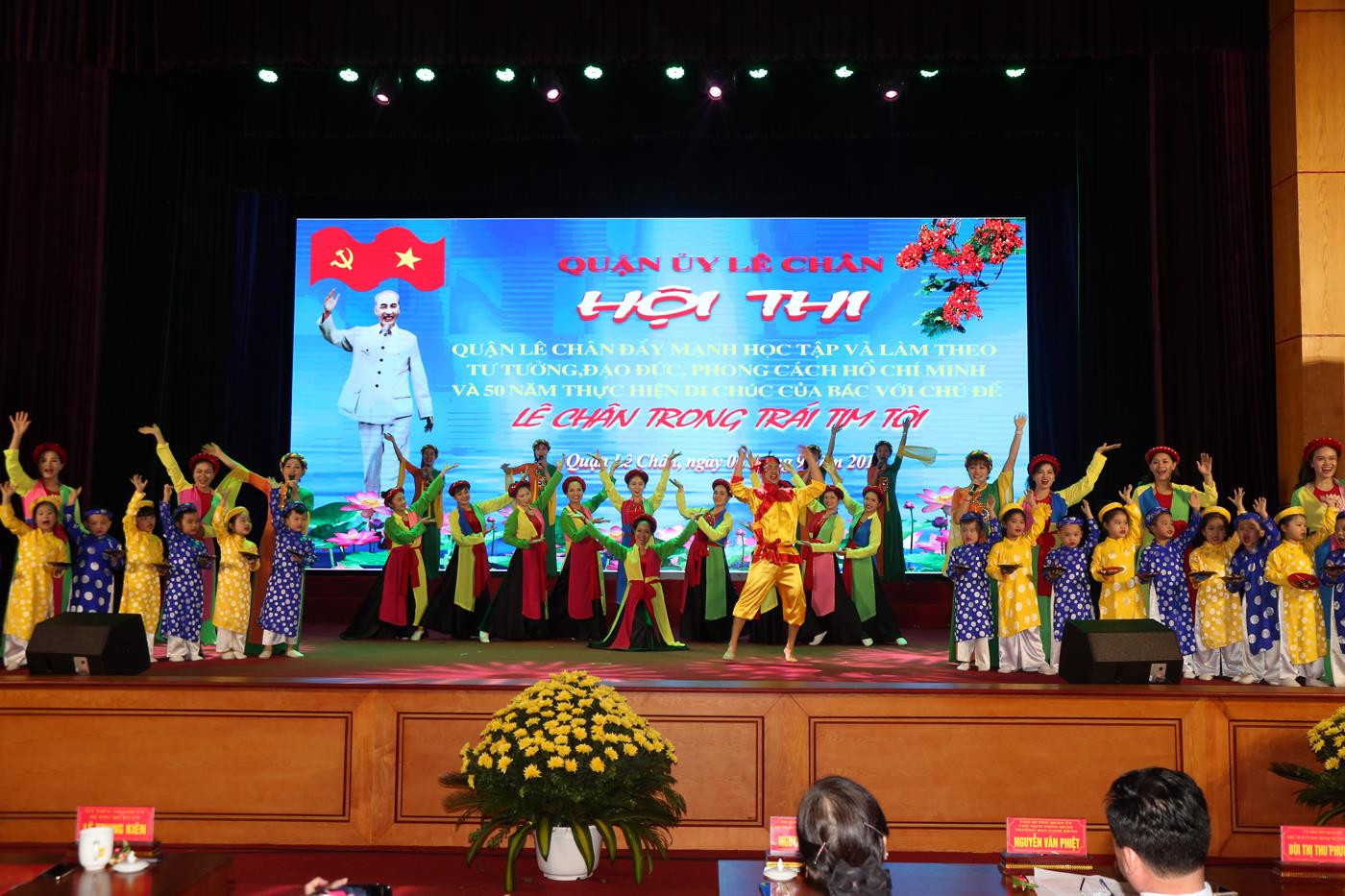 Phần thi giới thiệu của Đội khối các trường mầm non quận Lê Chân (Ảnh: Lã Tiến) Phần thi giới thiệu của Đội khối các trường mầm non quận Lê Chân (Ảnh: Lã Tiến)