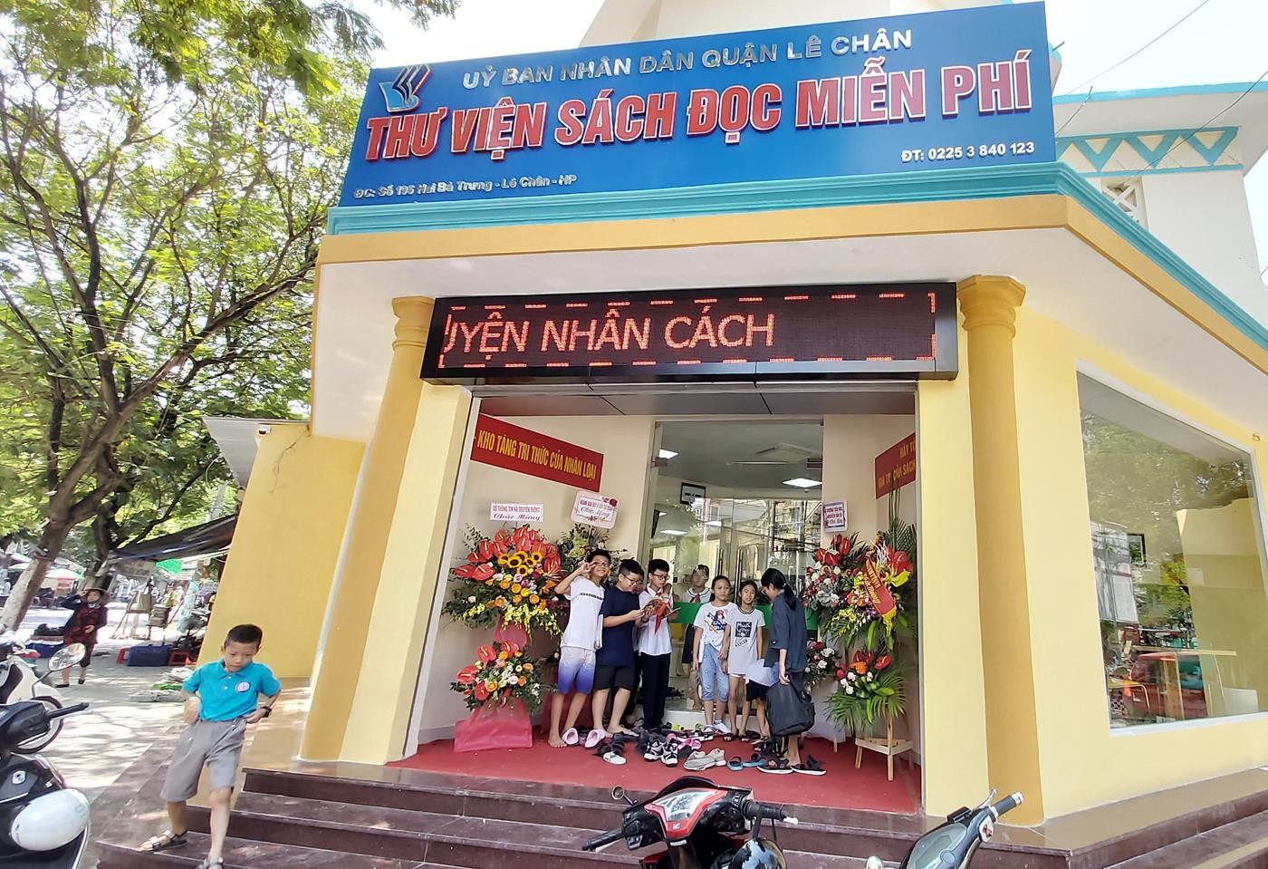 Thư viện sách đọc miễn phí tại quận Lê Chân vừa mới khánh thành, đưa vào sử dụng (Ảnh: Lã Tiến)