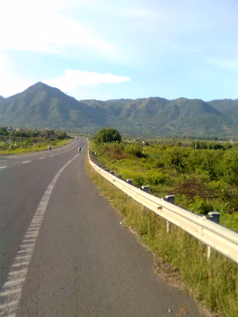 Mây mờ che núi
