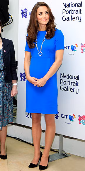 Chiếc váy màu xanh tươi sáng khiến Công nương nước Anh Kate Middleton trông thật rạng rỡ và quý phái nhưng cũng không kém phần trẻ trung, gần gũi.