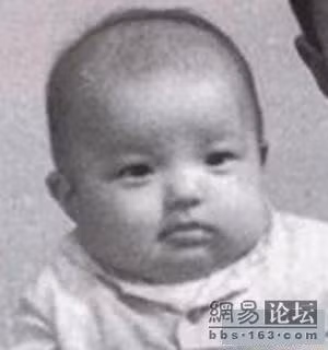 Từ bé, Triệu Vy đã rất dễ thương