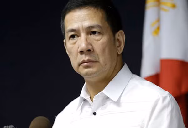 Người phát ngôn Bộ Ngoại giao Philippines Raul Hernandez nhiều lần bác bỏ các tuyên bố sai trái và cáo buộc chụp mũ của Trung Quốc ở Biển Đông.