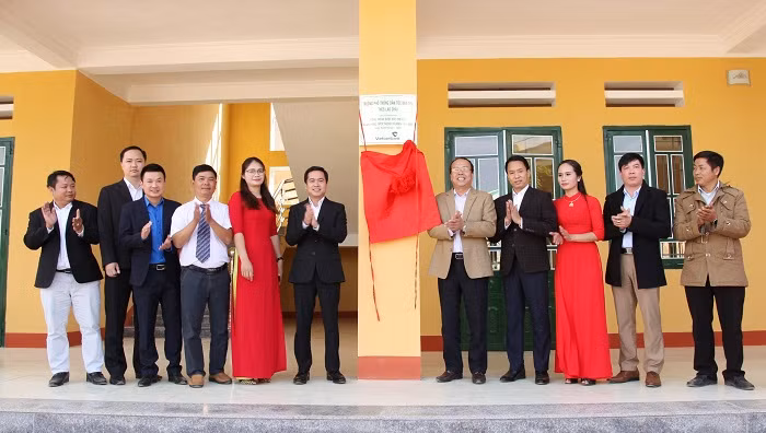 Nghi thức mở biển tên công trình.