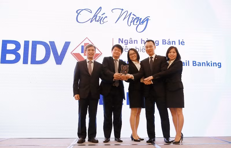 BIDV năm thứ 3 đạt giải thưởng “Ngân hàng Bán lẻ tiêu biểu”. BIDV năm thứ 3 đạt giải thưởng “Ngân hàng Bán lẻ tiêu biểu”.