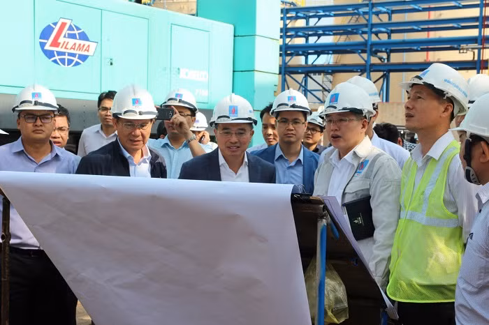 Đoàn công tác liên ngành do Thứ trưởng Bộ Công Thương Hoàng Quốc Vượng kiếm tra tiến độ dự án.