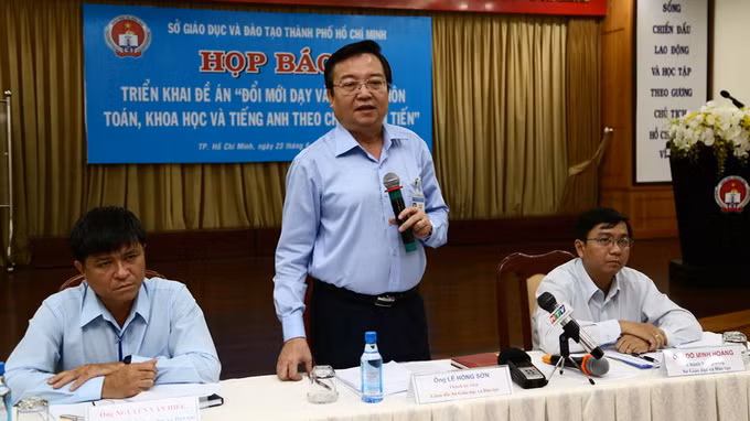 Ông Lê Hồng Sơn - Giám đốc Sở Đào tạo TP.HCM tại buổi công bố chương trình tích hợp mới. Ông Lê Hồng Sơn - Giám đốc Sở Đào tạo TP.HCM tại buổi công bố chương trình tích hợp mới.
