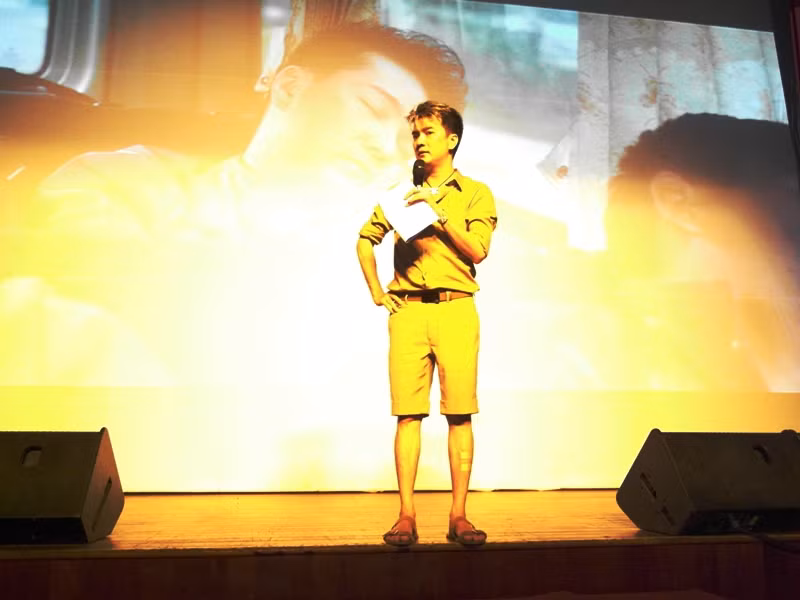 Vẻ mặt hài lòng của Mr Đàm khi một tiết mục đã trở nên hoàn hảo. Vẻ mặt hài lòng của Mr Đàm khi một tiết mục đã trở nên hoàn hảo.