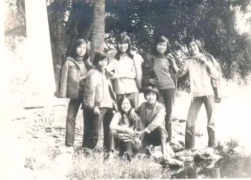 Thanh niên khoảng năm 75-80 hay thích để tóc và ăn mặc kiểu Liên Xô (cũ)