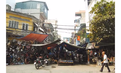 Và chợ Hòa Bình (chợ Trời) bây giờ
