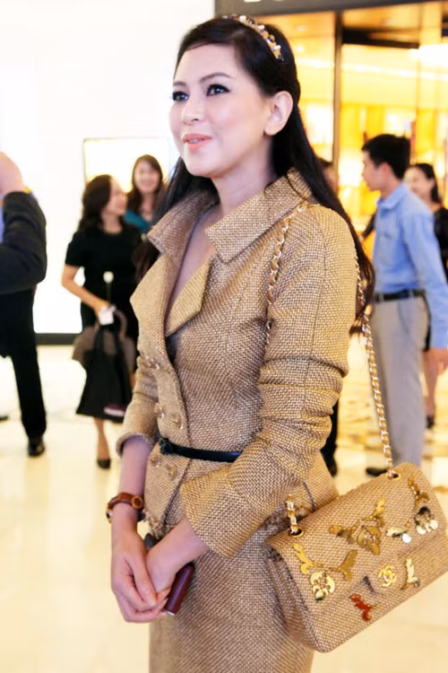 Thời gian gần đây Thủy Tiên thu hút được nhiều quan tâm của báo giới khi được nhắc đến trên một tờ báo Anh