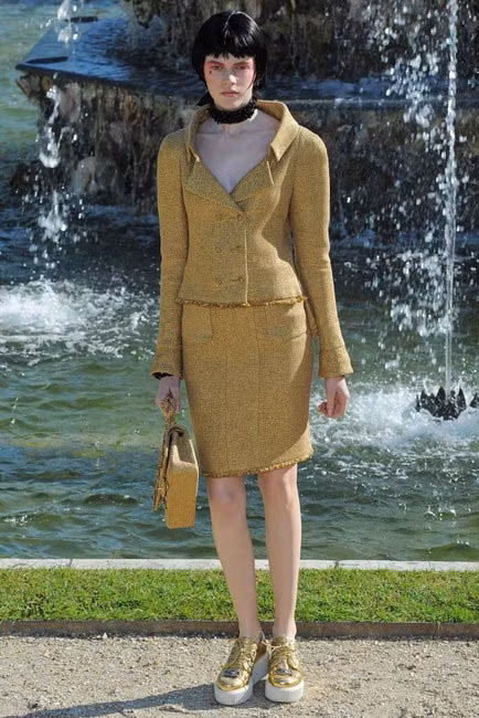 Bộ cánh này nằm trong BST hàng hiệu đỉnh, "chất" của Chanel Resort 2013