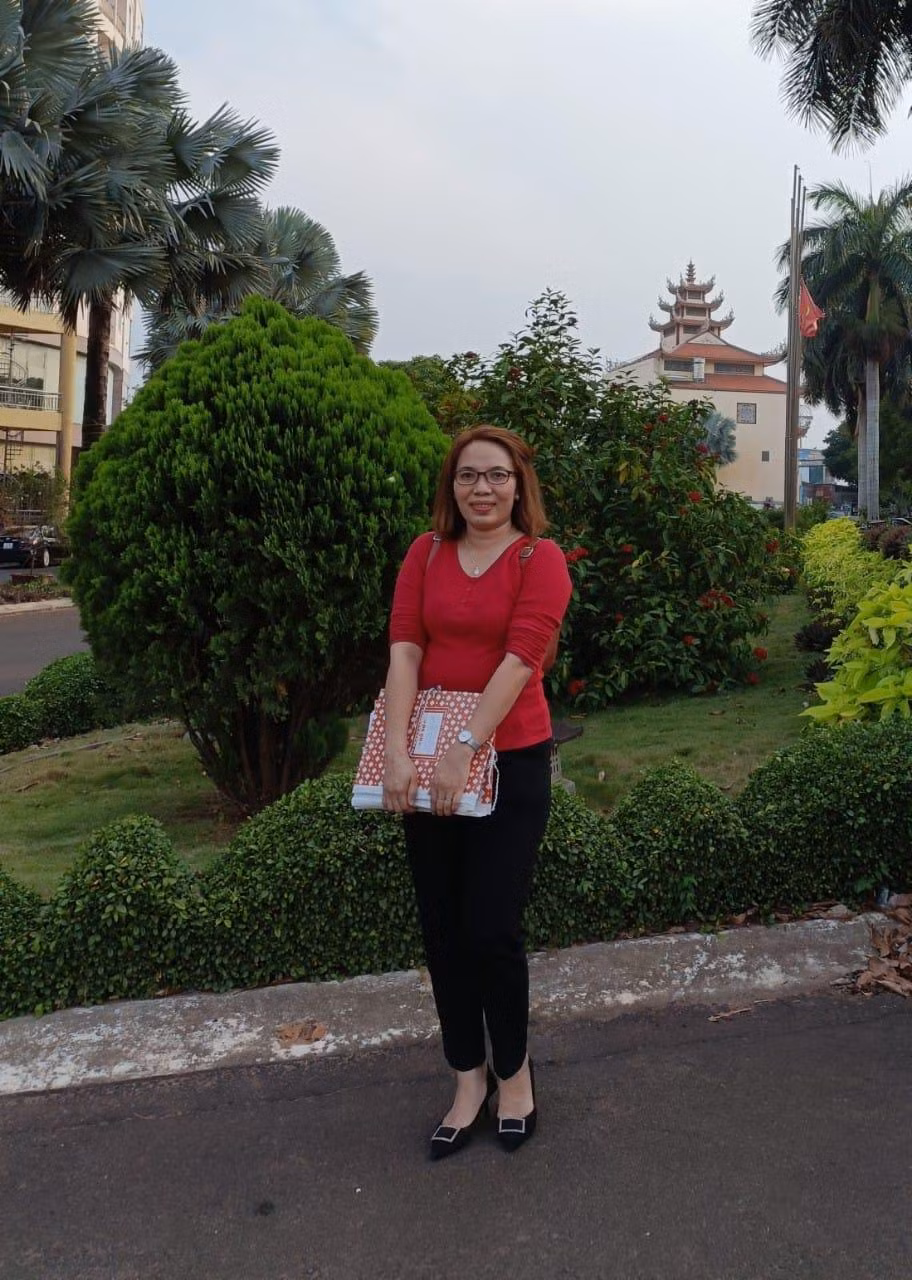 Cô Nguyễn Thị Bình, nguyên giáo viên trường trung học cơ sở Eakly, huyện Krông Pắk (ảnh: NVCC) Cô Nguyễn Thị Bình, nguyên giáo viên trường trung học cơ sở Eakly, huyện Krông Pắk (ảnh: NVCC)
