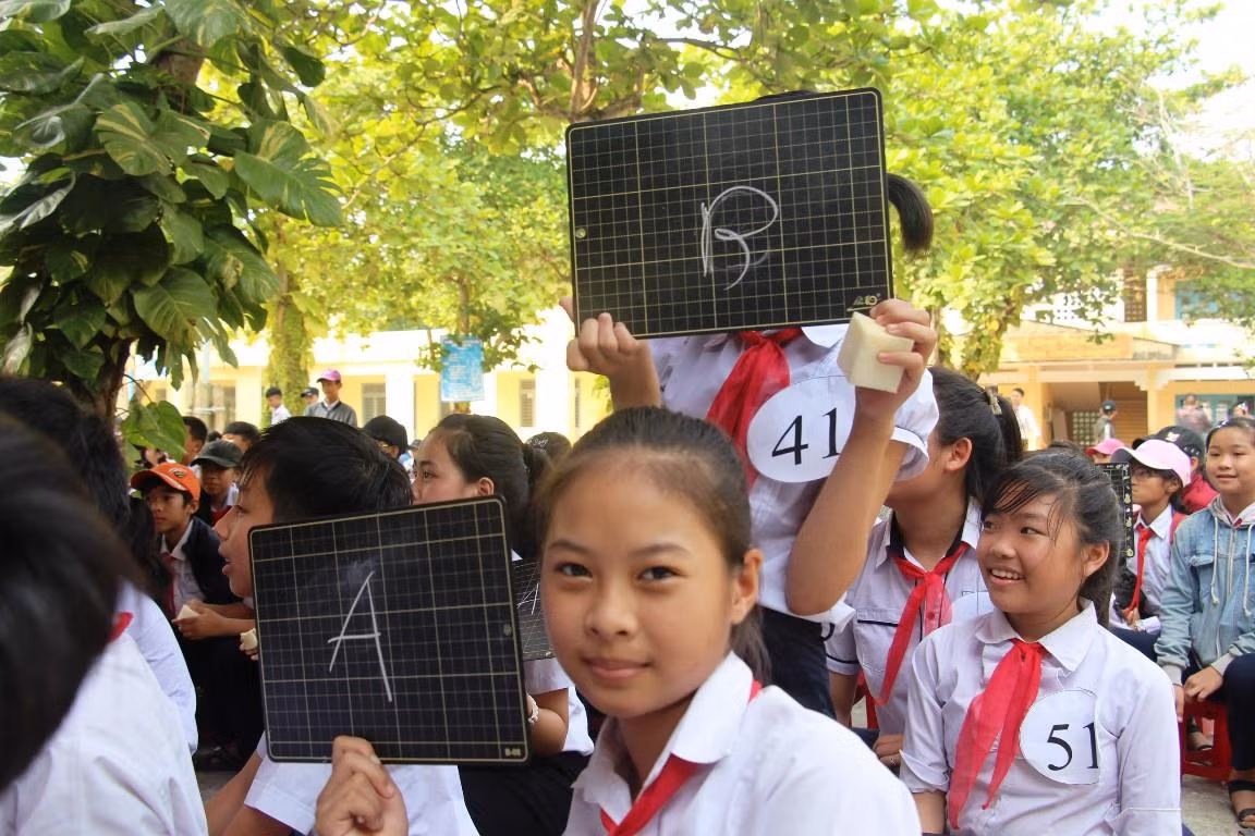Càng về cuối, số thí sinh còn lại trên đấu trường càng ít. Càng về cuối, số thí sinh còn lại trên đấu trường càng ít.