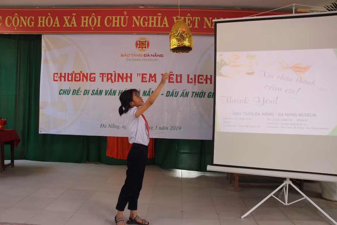 Rung chuông vàng. Rung chuông vàng.
