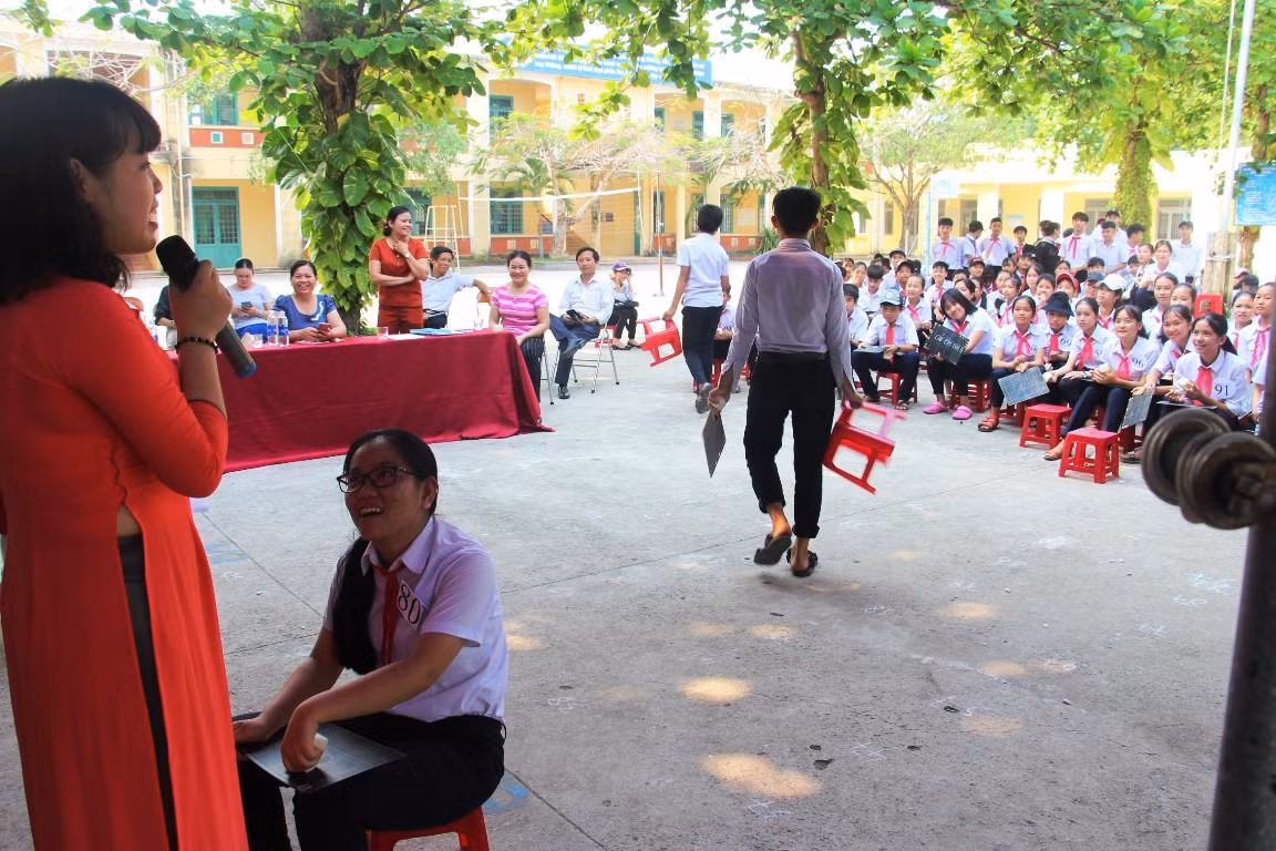 Có những bạn đã phải "xách ghế" rời đi vì trả lời sai. Có những bạn đã phải "xách ghế" rời đi vì trả lời sai.