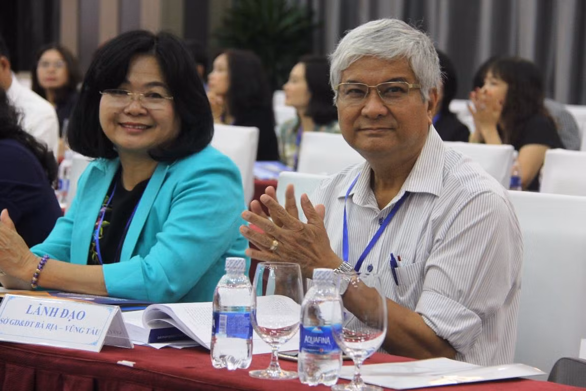 Đại diện lãnh đạo 32 sở Giáo dục và Đào tạo phía Nam tham gia góp ý về “giải pháp quản lý thực hiện hiệu quả chương trình giáo dục phổ thông và sách giáo khoa mới”. Ảnh: TT