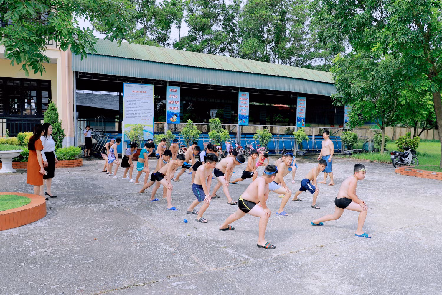 Chương trình “Bể bơi cho em” đã mang đến cơ hội học bơi miễn phí cho hàng nghìn thiếu niên, nhi đồng trên địa bàn thị xã Đông Triều (Ảnh: Phạm Linh)