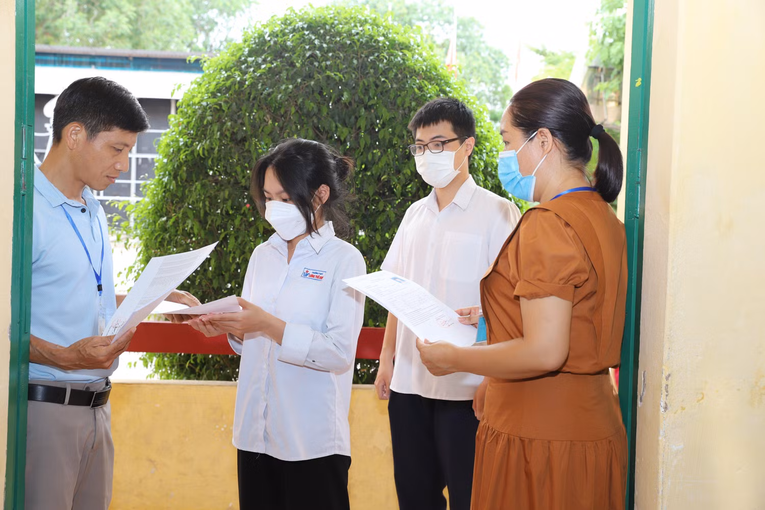 Nhà trường sẽ triển khai phổ biến và tham khảo ý kiến của phụ huynh và học sinh để có phương án nếu học sinh muốn lựa chọn lại (Ảnh minh hoạ: Phạm Linh) Nhà trường sẽ triển khai phổ biến và tham khảo ý kiến của phụ huynh và học sinh để có phương án nếu học sinh muốn lựa chọn lại (Ảnh minh hoạ: Phạm Linh)