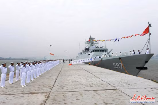 Sáng ngày 26 tháng 1 năm 2014, Hạm đội Nam Hải tổ chức lễ biên chế, đặt tên cho tàu hộ vệ hạng nhẹ Yết Dương