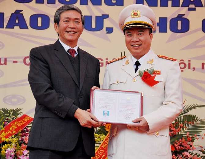 Chùm ảnh: Phong tặng 42 Giáo sư, 427 Phó Giáo sư