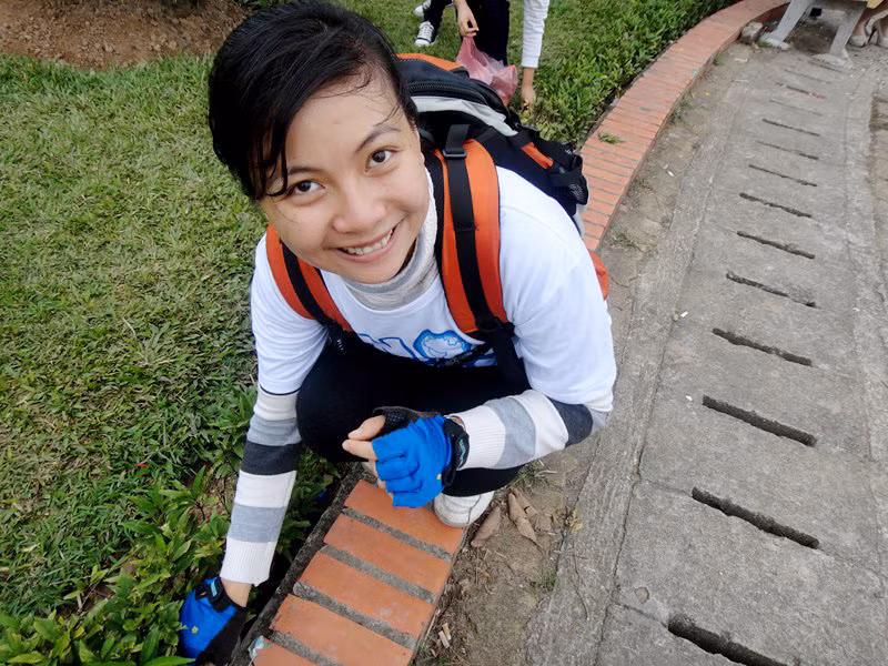 Một sinh viên chuẩn bị cho cuộc hành trình đầy ý nghĩa. >> HOA KHÔI SINH VIÊN YÊU KIỀU BÊN "NGỰA SẮT" >> Vẻ đẹp căng tràn của Hoa khôi Missteen Diễm Trang >>Những mỹ nhân từng học tại trường "nhà giàu" RMIT >>Miss ĐH Sư phạm Hà Nội diện áo dài cực xinh >> Phát sốt vì 4 nữ giáo viên xinh đẹp >>Hoa khôi ĐH Thương Mại 2012 duyên dáng áo dài >>Những hotgirl xinh đẹp làm "điên đảo" cư dân mạng (P8) >>Midu, Hà Min, Linh Hàn đọ dáng "nóng bỏng" >>Ngắm vẻ đẹp kiêu sa của Á hậu Hoàng Anh