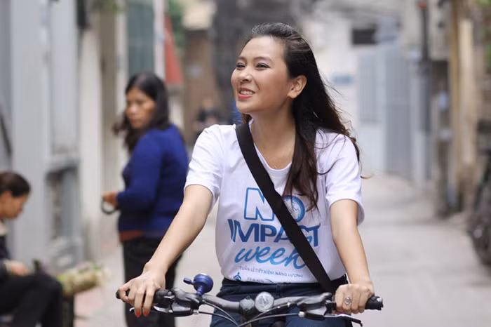 >> HOA KHÔI SINH VIÊN YÊU KIỀU BÊN "NGỰA SẮT" >> Vẻ đẹp căng tràn của Hoa khôi Missteen Diễm Trang >>Những mỹ nhân từng học tại trường "nhà giàu" RMIT >>Miss ĐH Sư phạm Hà Nội diện áo dài cực xinh >> Phát sốt vì 4 nữ giáo viên xinh đẹp >>Hoa khôi ĐH Thương Mại 2012 duyên dáng áo dài >>Những hotgirl xinh đẹp làm "điên đảo" cư dân mạng (P8) >>Midu, Hà Min, Linh Hàn đọ dáng "nóng bỏng" >>Ngắm vẻ đẹp kiêu sa của Á hậu Hoàng Anh