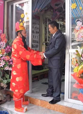 Xông đất đầu năm (Ảnh minh họa)