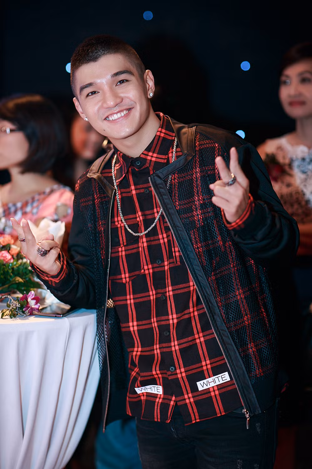 Buổi khai trương còn có sự tham gia của ca sĩ Cường Seven.
