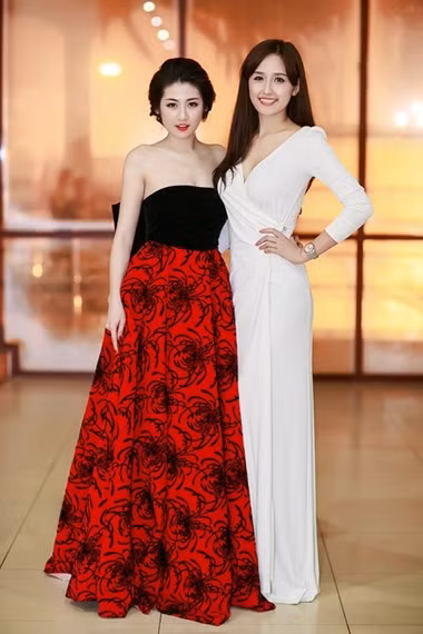 Mai Phương Thúy váy xẻ cao, Tú Anh khoe vai trần nuột nà cùng đọ sắc Mai Phương Thúy váy xẻ cao, Tú Anh khoe vai trần nuột nà cùng đọ sắc