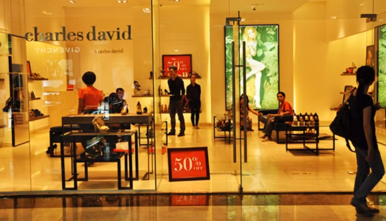 Charles David là một trong những gian hàng có mức giảm giá tới 50%. Charles David là một trong những gian hàng có mức giảm giá tới 50%.