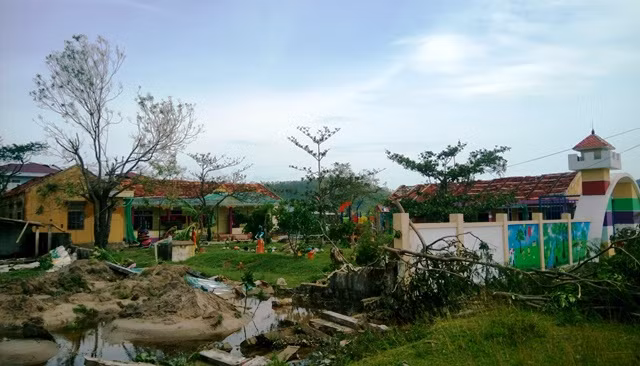 Toàn cảnh trường mầm non xã Quảng Đông sau khi bão tan. Toàn cảnh trường mầm non xã Quảng Đông sau khi bão tan.