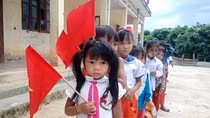 Cha mẹ có biết không, con em mình đã vào mùa đội nắng tập khai giảng đấy! ảnh 4 Cha mẹ có biết không, con em mình đã vào mùa đội nắng tập khai giảng đấy! ảnh 4
