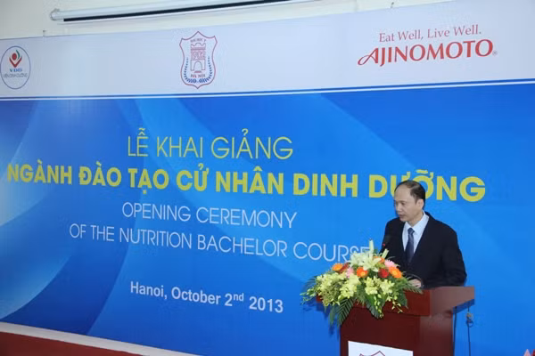 GS.TS Lê Quang Cường - Thứ Trưởng Bộ Y Tế phát biểu tại buổi lễ khai giảng ngành đào tạo Cử nhân Dinh dưỡng. GS.TS Lê Quang Cường - Thứ Trưởng Bộ Y Tế phát biểu tại buổi lễ khai giảng ngành đào tạo Cử nhân Dinh dưỡng.