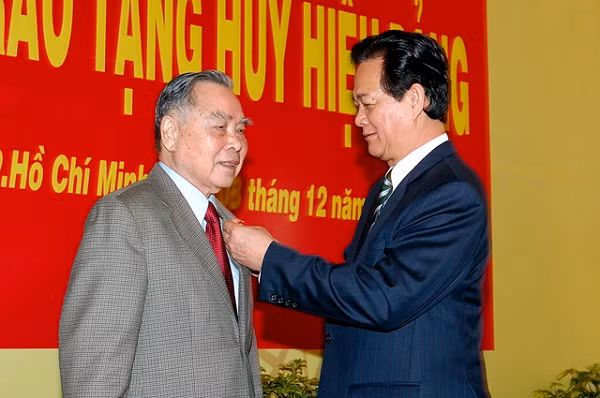 Ông Sáu Khải - Người lãnh đạo hết lòng vì dân, vì nước ảnh 2