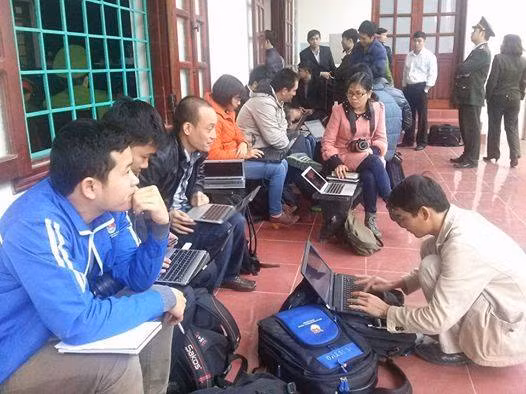 Phóng viên dự phiên tòa "quan tài diễu phố" tại Vĩnh Phúc.