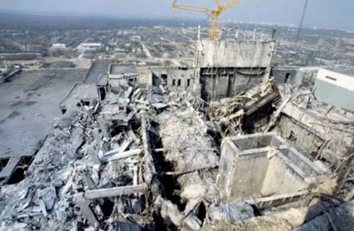 Trong vụ nổ nhà máy nguyên tử Chernobyl tại Pripyat 9Ukraina), mức phóng xạ gấp 4 lần bom nguyên tử đã ném xuống Hiroshima của Nhật Bản.