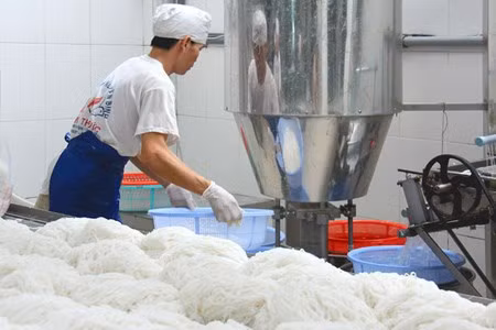 Hà Nội sẽ tiếp tục siết chặt an toàn vệ sinh lao động. Hà Nội sẽ tiếp tục siết chặt an toàn vệ sinh lao động.
