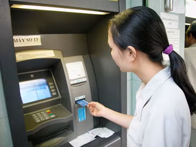 Tăng 8% lương cho công chức, viên chức... có thu nhập thấp. Tăng 8% lương cho công chức, viên chức... có thu nhập thấp.