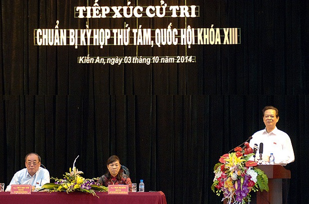 Thủ tướng Nguyễn Tấn Dũng tiếp xúc cử tri tại quận Kiến An, TP Hải Phòng.