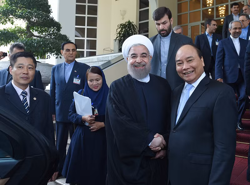 Thủ tướng Nguyễn Xuân Phúc hội kiến với Tổng thống Iran - ông Hassan Rouhani. ảnh: vgp.