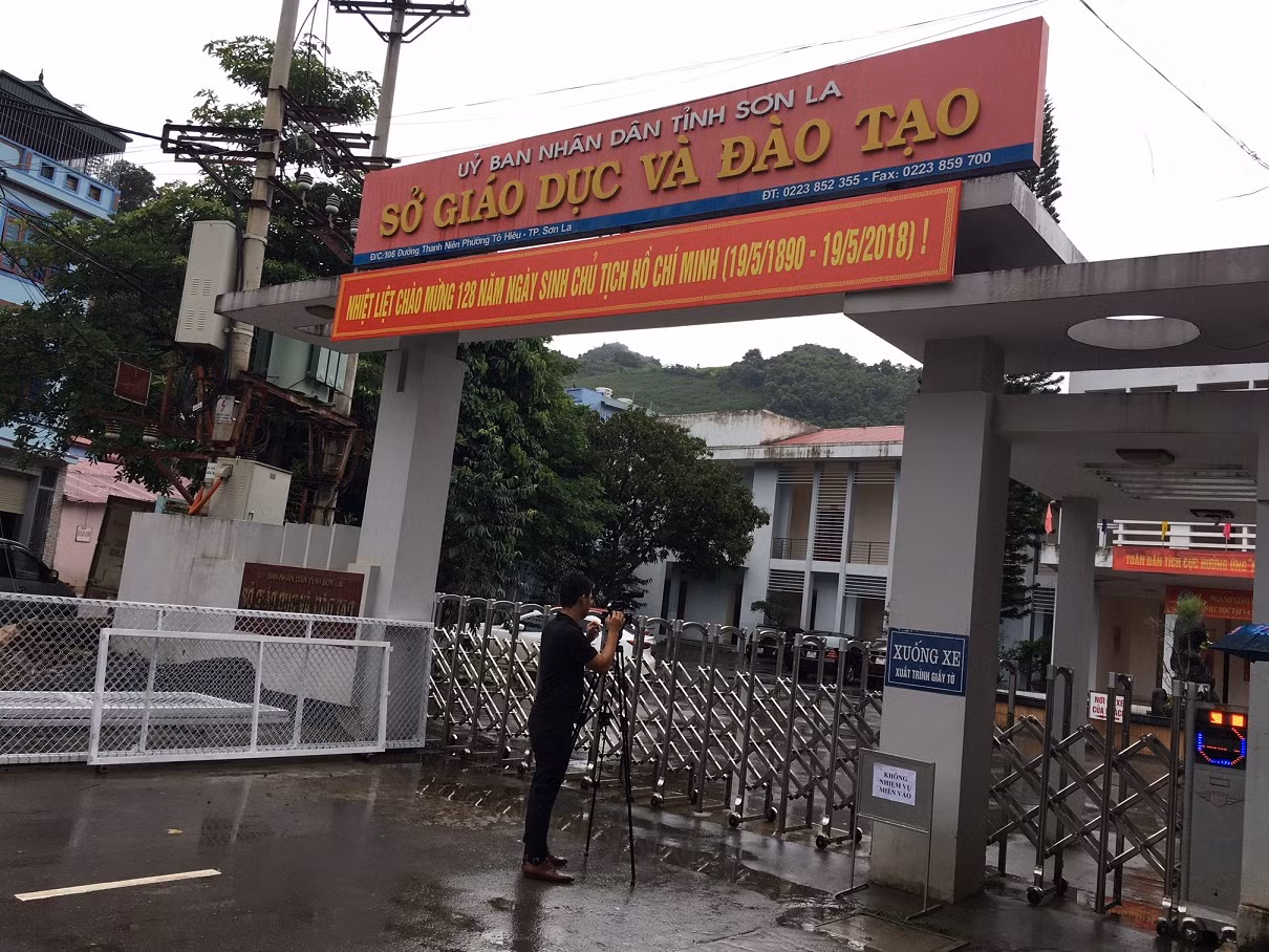 Đoàn công tác của Bộ Giáo dục và Đào tạo vẫn đang làm việc tại Sơn La. Ảnh: Vũ Phương