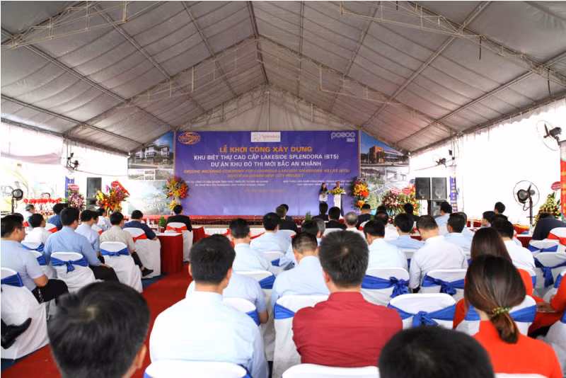 Lễ khởi công xây dựng khu biệt thự thuộc dự án Splendora mà nữ tỷ phú Nguyễn Thị Phương Thảo chính thức mua 50% dự án. Lễ khởi công xây dựng khu biệt thự thuộc dự án Splendora mà nữ tỷ phú Nguyễn Thị Phương Thảo chính thức mua 50% dự án.