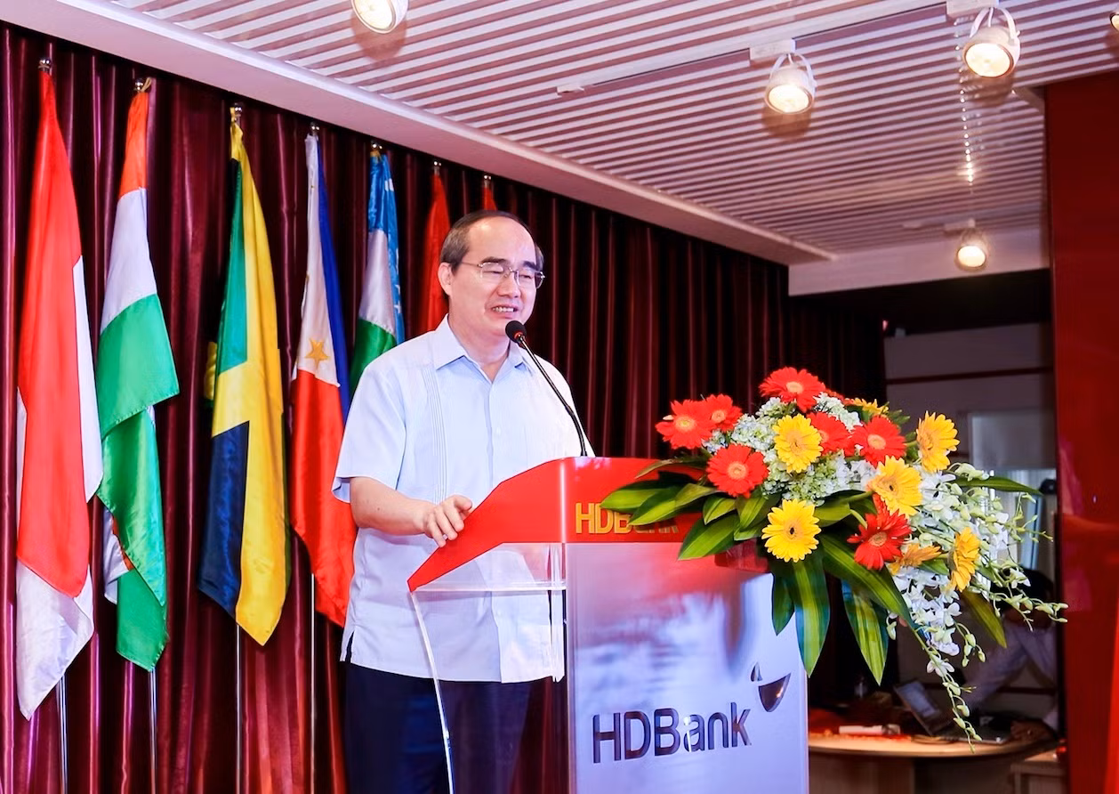Bí thư Nguyễn Thiện Nhân chúc mừng HDBank và Vietjet về những đột phá và những gì đã làm được vừa qua. Ảnh: HDBank.