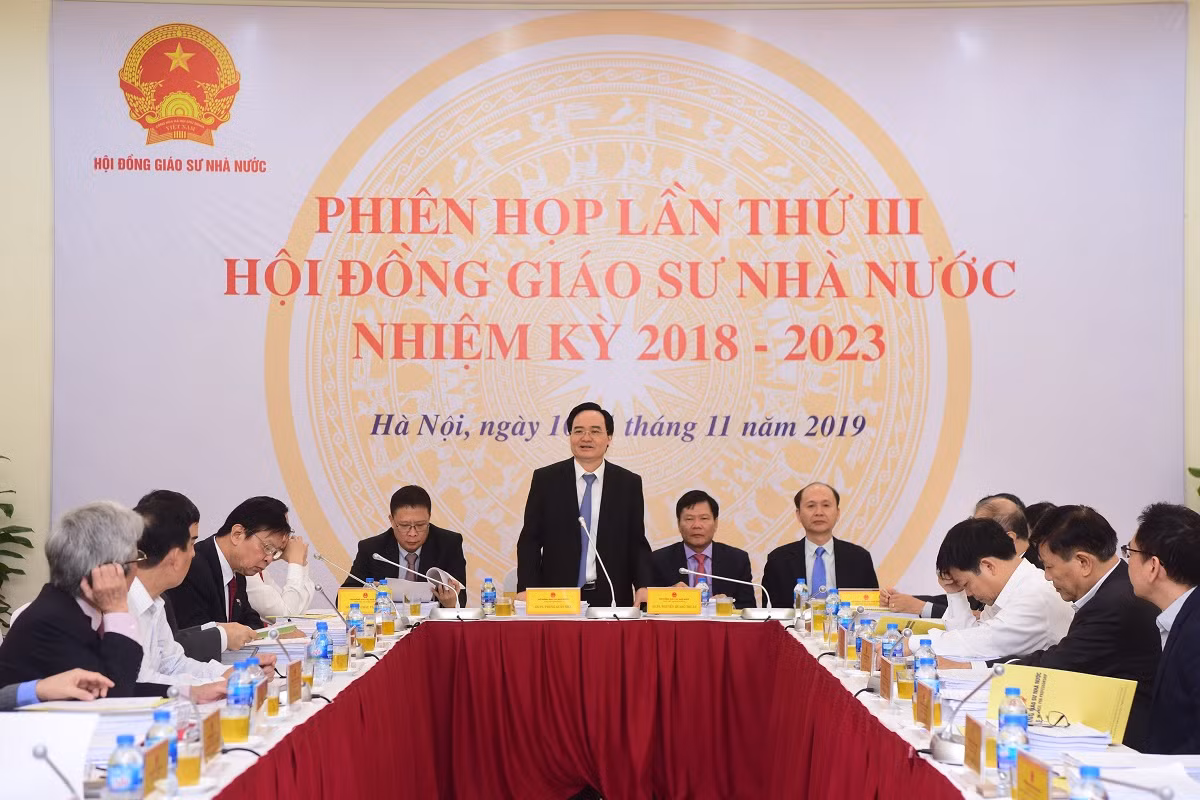 Theo công bố, có 75 người được công nhận đạt chuẩn giáo sư có 1 trường hợp được xét theo hình thức đặc biệt. (Ảnh: Minh Thu)