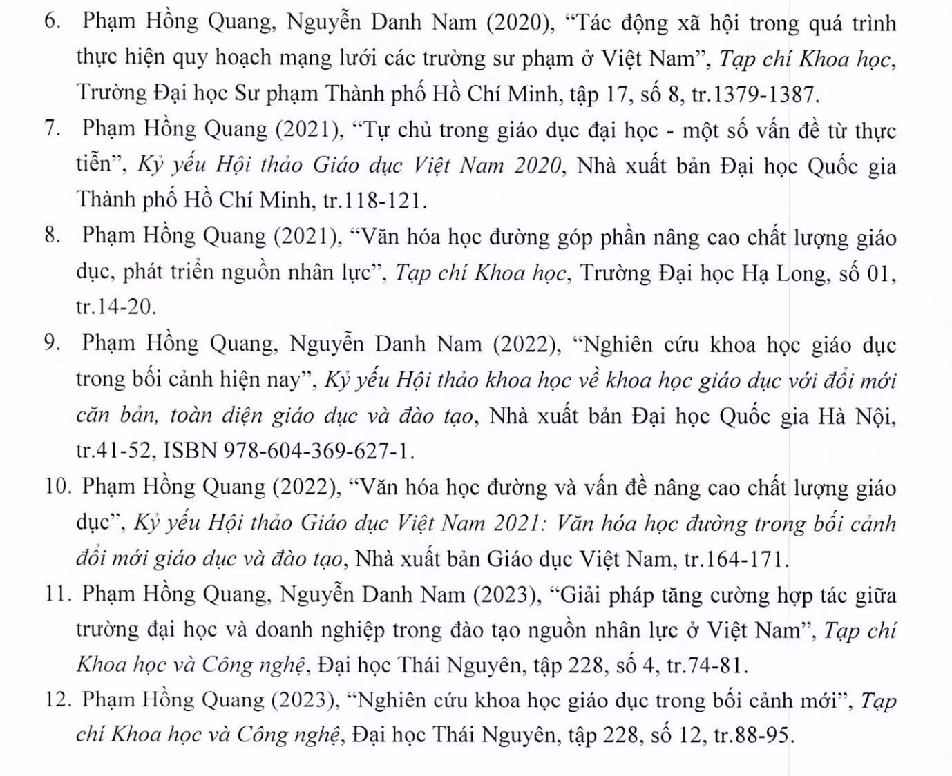 Một số bài báo đăng trên tạp chí trong nước của Giáo sư Phạm Hồng Quang (ảnh chụp màn hình bản kê khai của thầy Quang).