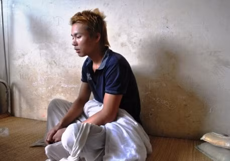 Anh Hoàng Văn Sáng một trong 5 công nhân may mắn thoát nạn vẫn còn chưa hết bàng hoàng khi nhớ lại phút giây bị mìn vùi lấp